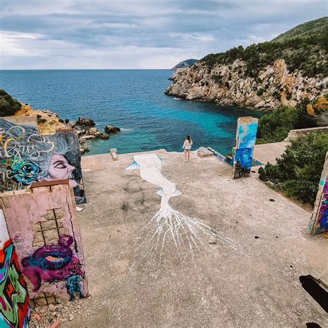 lugares abandonados ibiza|Ibiza: the abandoned constructions of the Cala d’En。